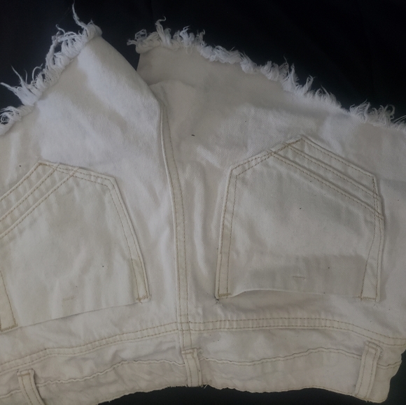 White distressed jean shorts - Picture 7 of 16